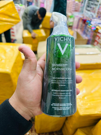 Vichy Intense Purifying Gel Cleanser. (Just writing Faded due to unloading in warehouse) 200 ML.