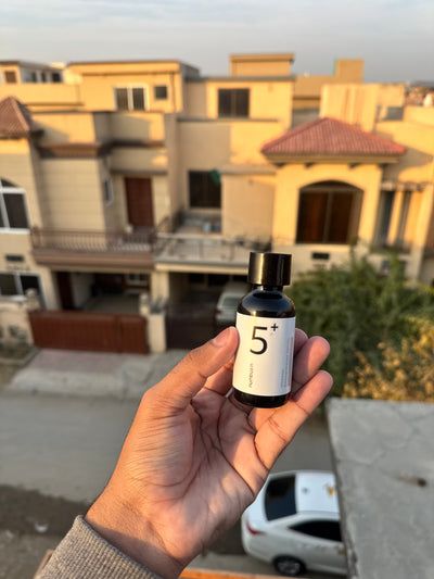 Numbuzin 5+ Vitamin Concentrated Brightening Antioxidant Serum 30 ML (Just Box rough , Bottle is Fresh and complete in quantity).