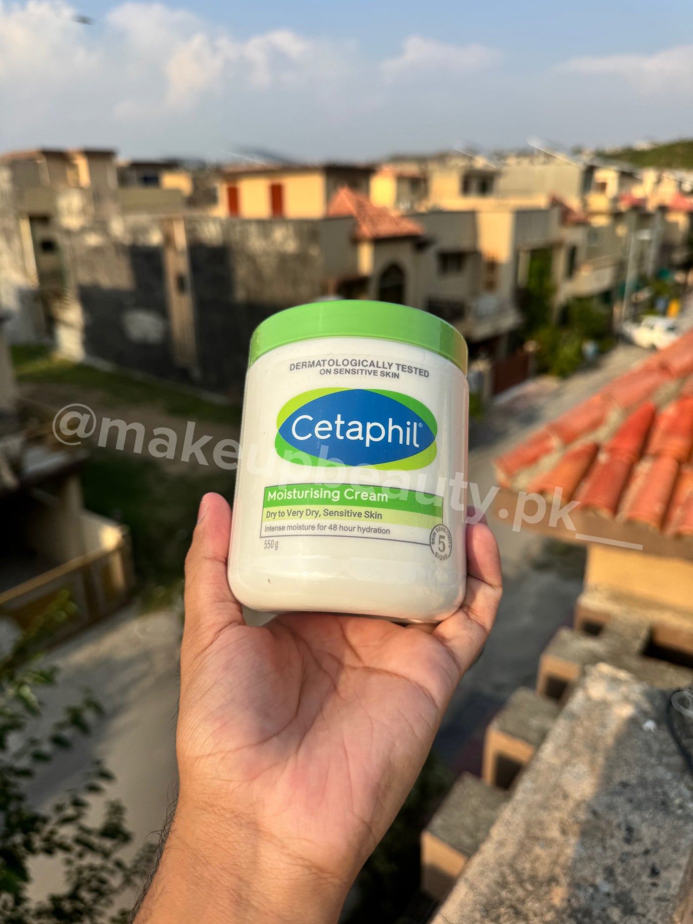 Cetaphil moisturising cream 550 Grams big jar.