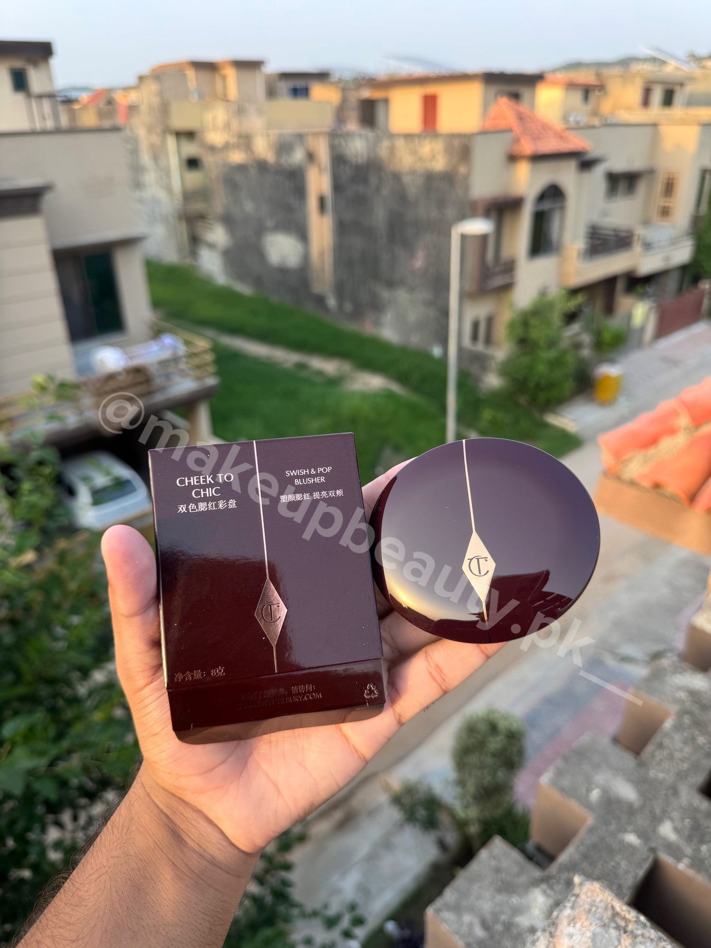 Charlotte Tilbury Cheek to Chick Swish & Pop Blusher