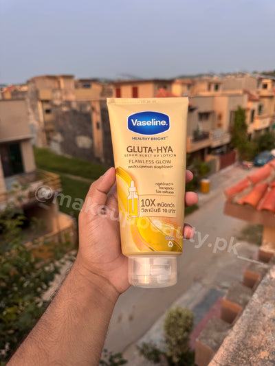 Vaseline Gluta-Hya Flawless Glow Serum Burst UV Lotion 300 ML.