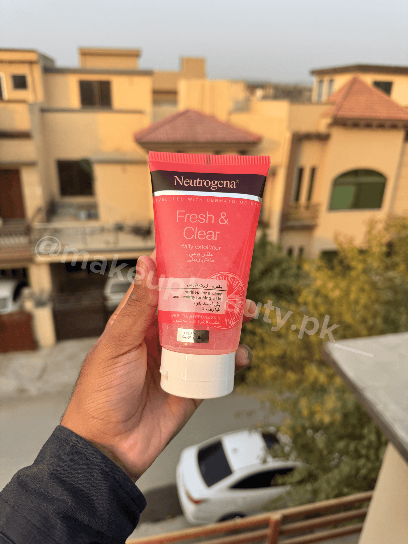 Neutrogena Oil Free Fresh and Clear Daily Exfoliator.