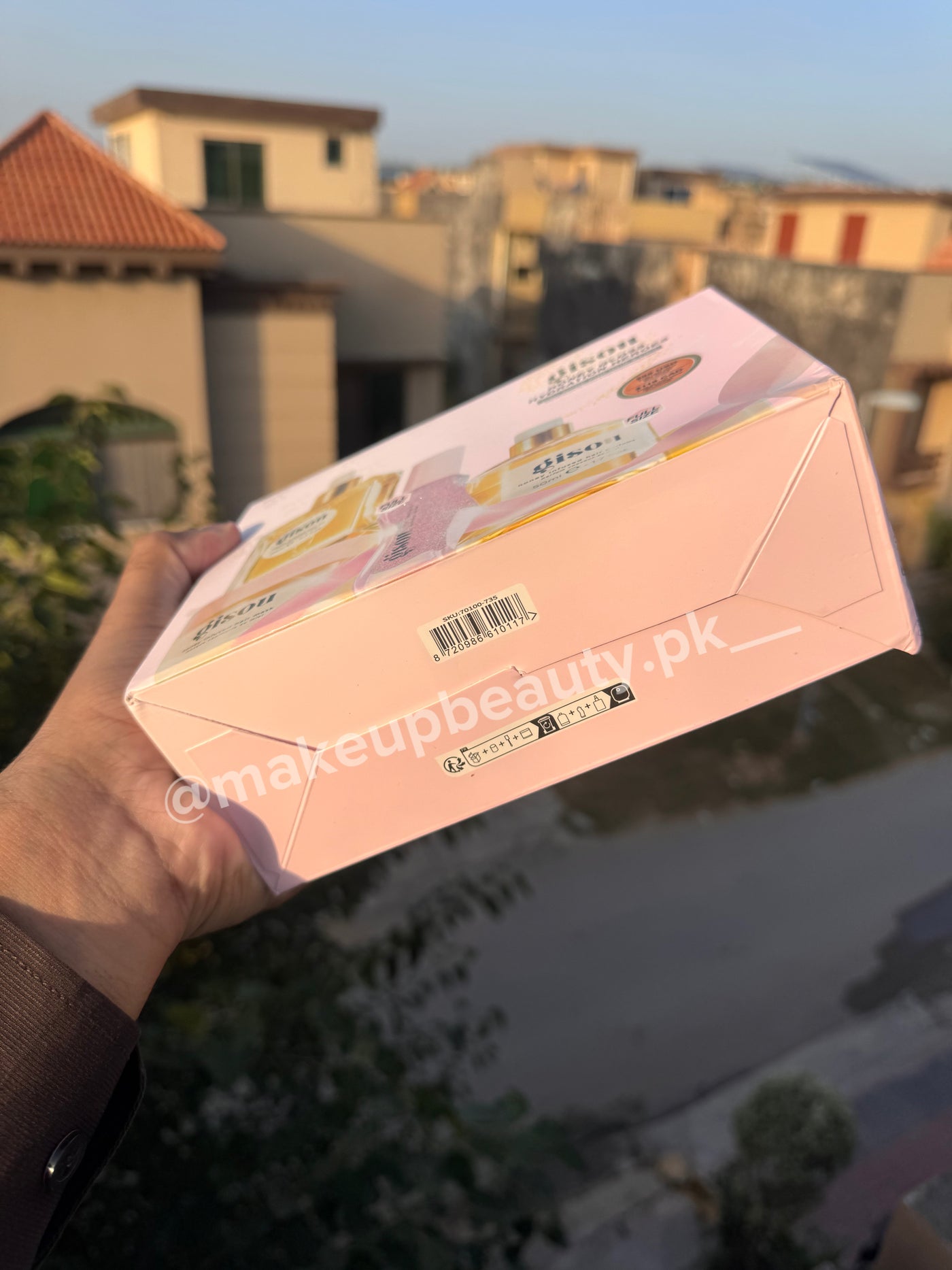 Gisou Honey Gloss Hydration Heroes Set 4 in 1 for Hair and Lips.