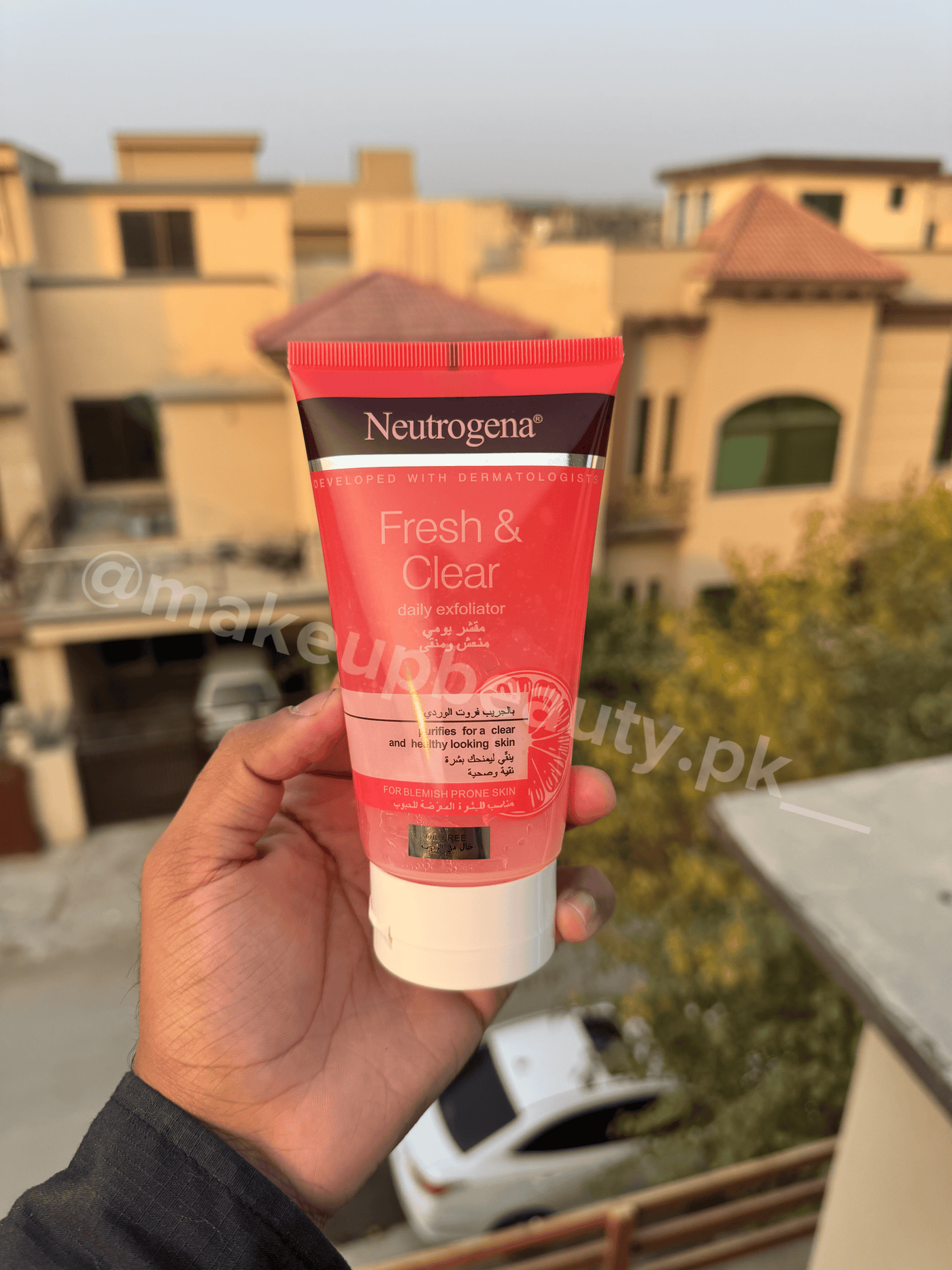 Neutrogena Oil Free Fresh and Clear Daily Exfoliator.
