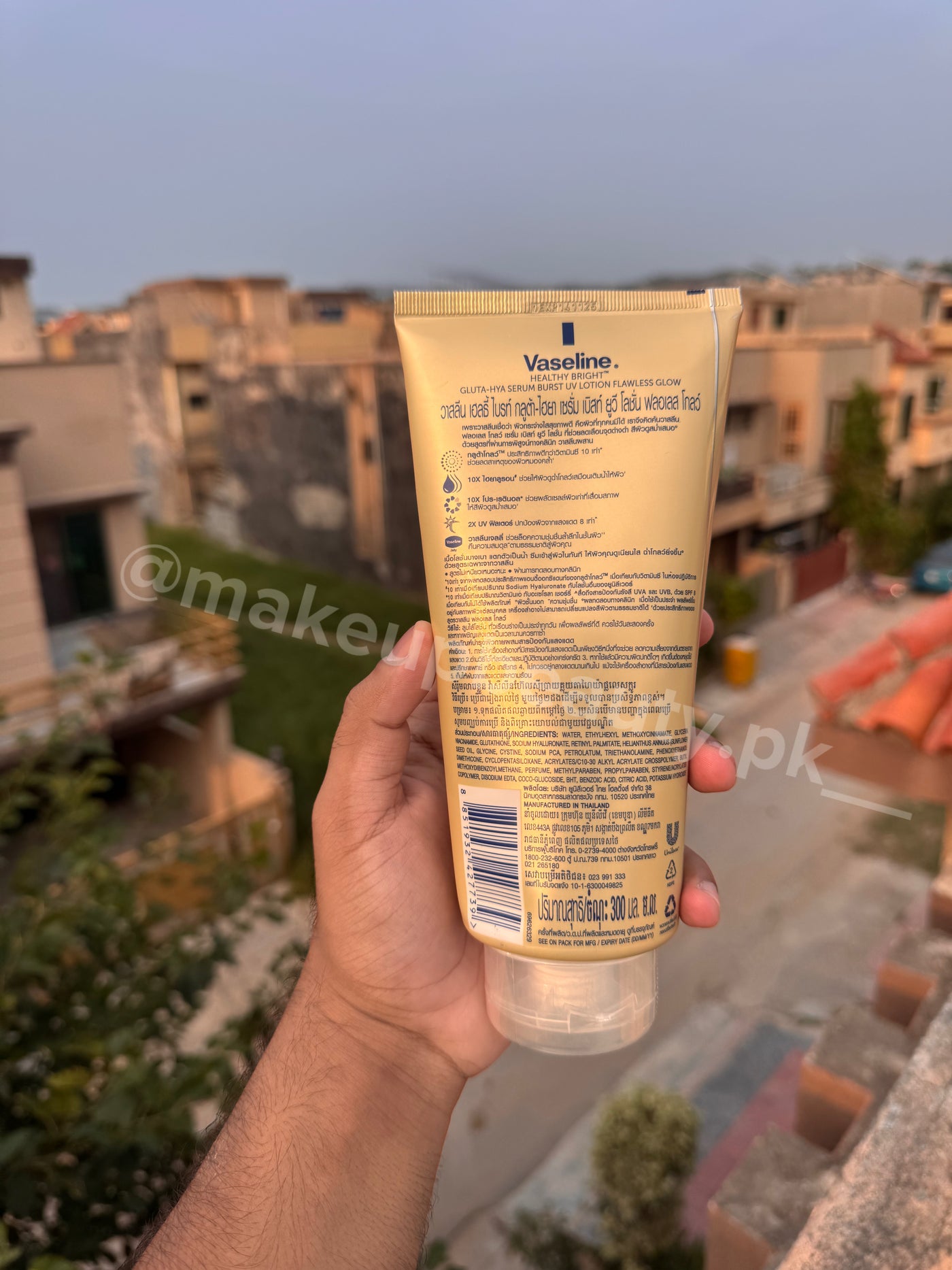 Vaseline Gluta-Hya Flawless Glow Serum Burst UV Lotion 300 ML.