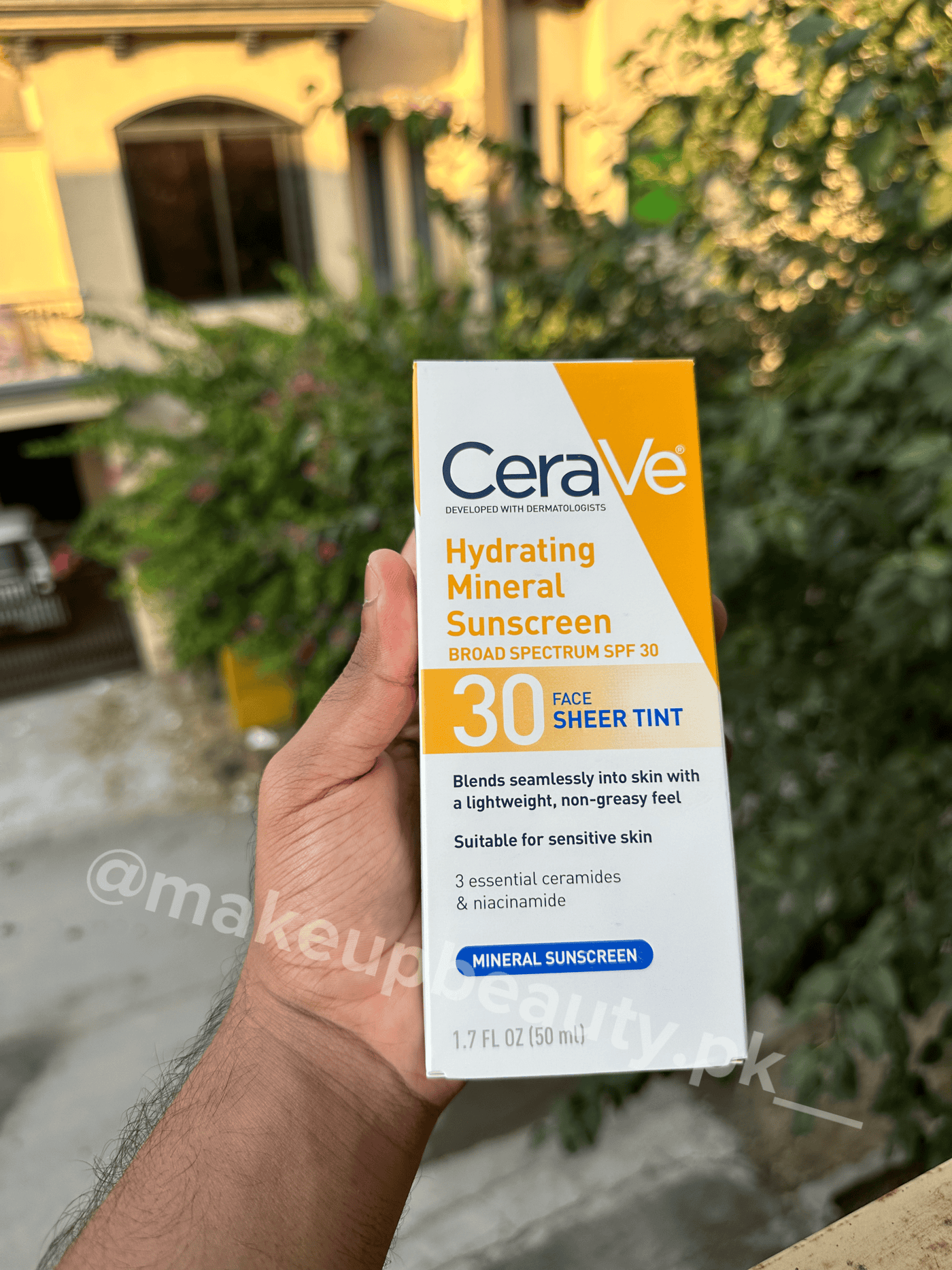 Cera ve Hydrating Mineral Ultra sheer Tinted Sunscreen spf 30 50 ML