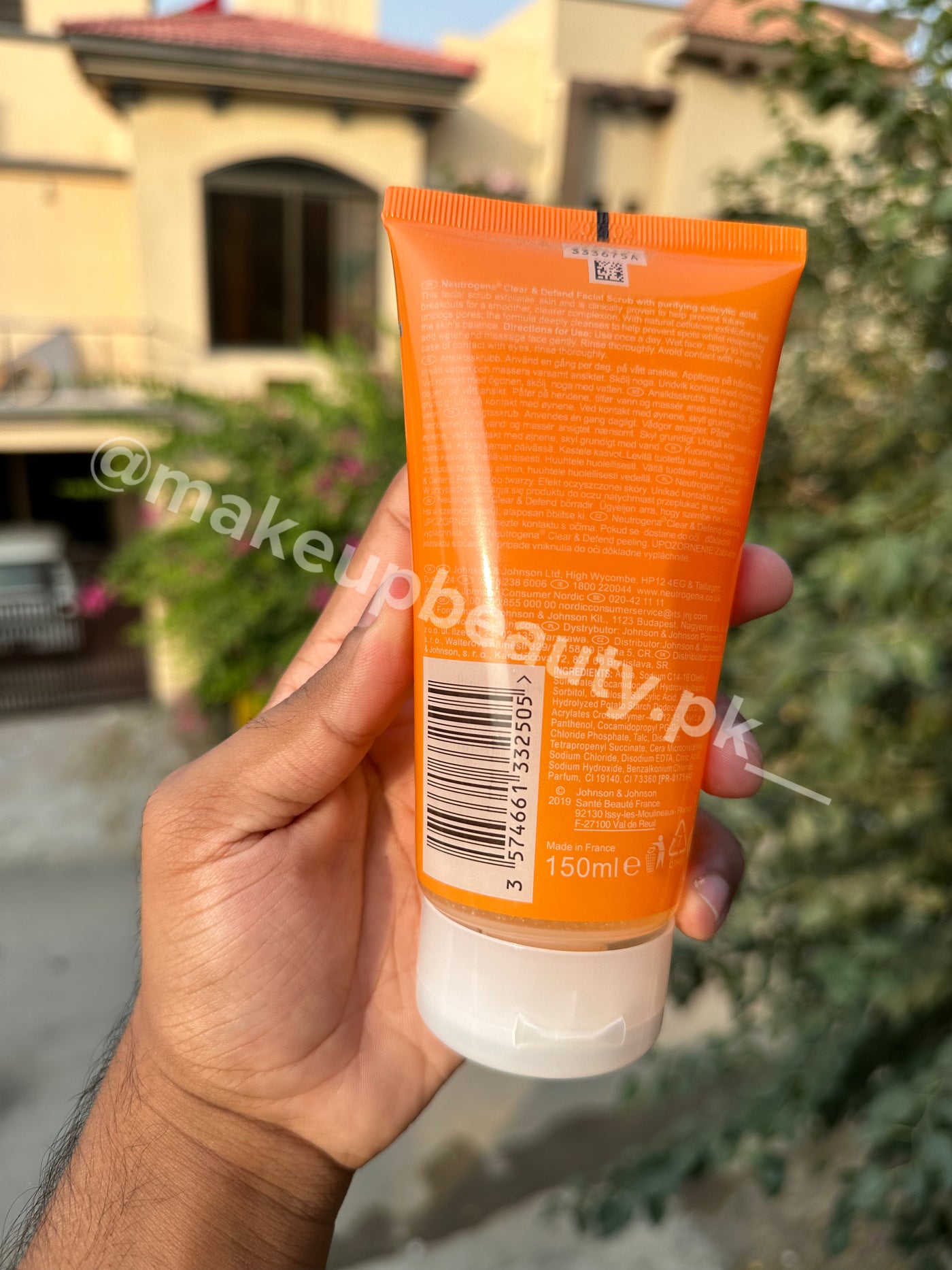 Neutrogena Oil Free Clear and Defend Facial Scrub 150 ML